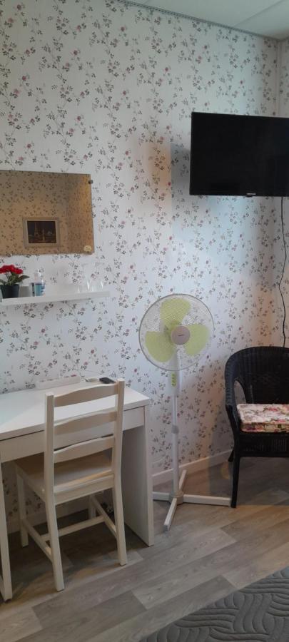 Bed and Breakfast Sur La Bonnefooi Prades-sur-Vernazobre Esterno foto