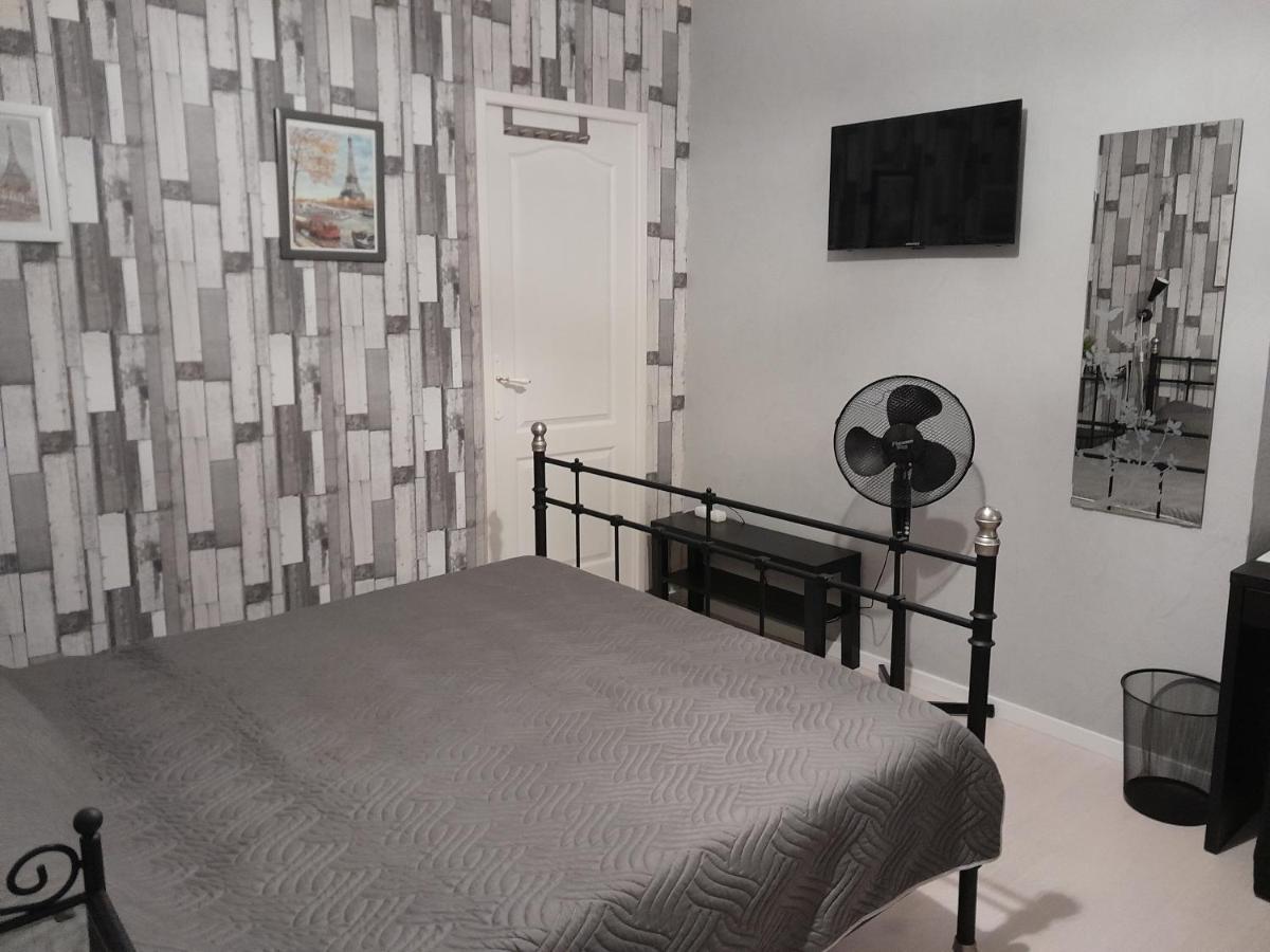 Bed and Breakfast Sur La Bonnefooi Prades-sur-Vernazobre Esterno foto