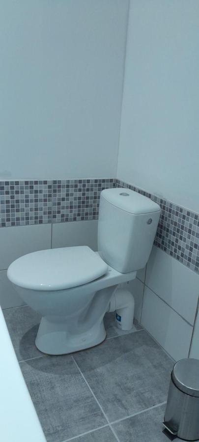 Bed and Breakfast Sur La Bonnefooi Prades-sur-Vernazobre Esterno foto